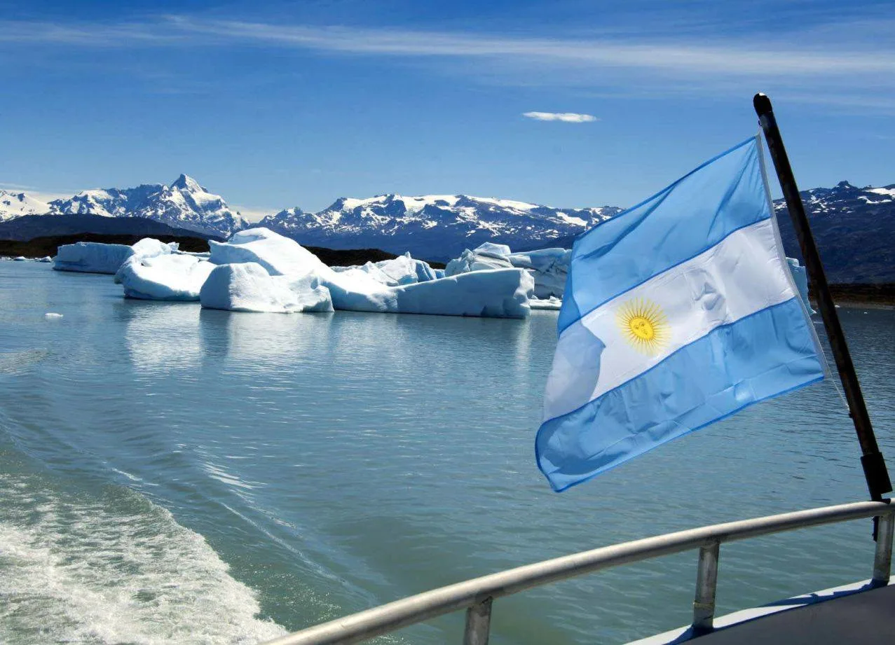 Imponente glaciar, relacionado con la futura discusión de la Ley de Glaciares en Argentina.