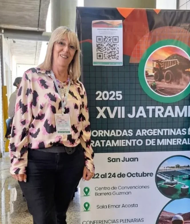 Retrato de la Ing. Graciela Castro, subdirectora del Instituto de Investigaciones Mineras y directora de laboratorio.