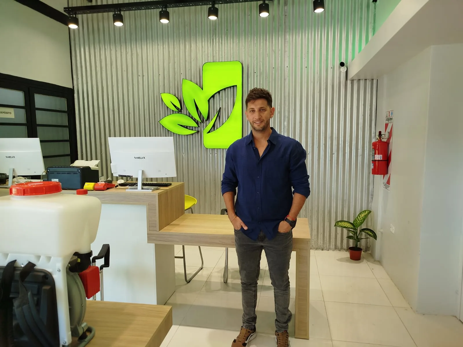 Retrato de Matías Ferreira, socio fundador de Agrofit, en entrevista sobre su rol como proveedor minero.