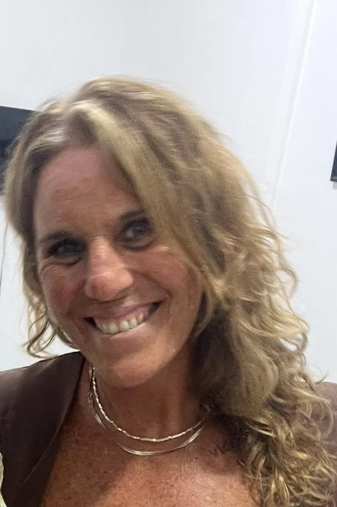 Retrato de Gabriela Guerrero, traductora y profesora de inglés, fundadora del curso de inglés especializado en minería.