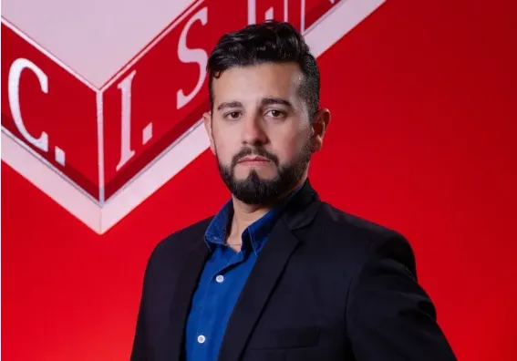 Retrato de Esteban Costela, profesional inmobiliario en San Juan, hablando sobre el desafío de la infraestructura.