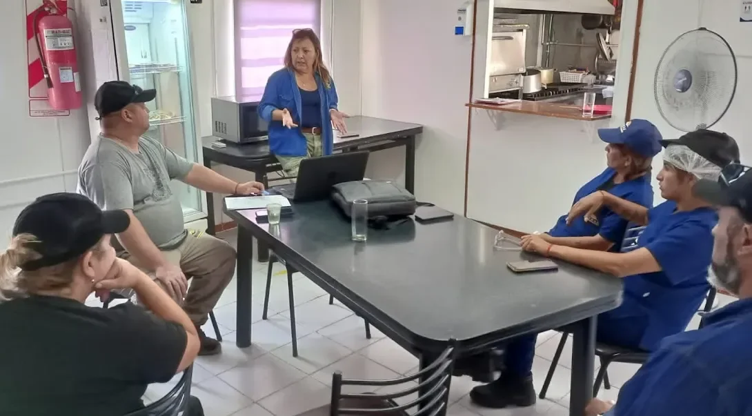 La empresaria Selva Aciar con su equipo de trabajo de la empresa Misaé.