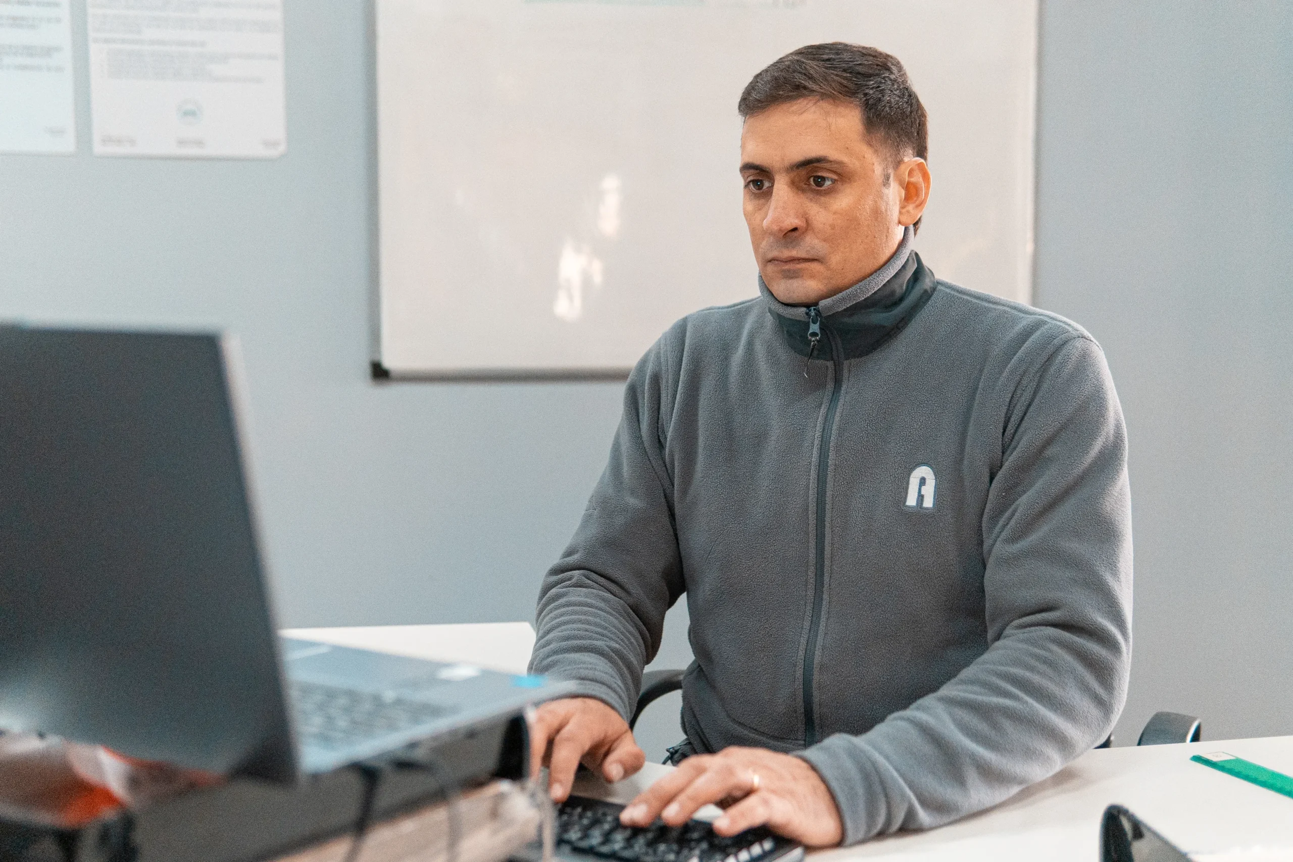 Retrato del Ingeniero Alberto Morilla, vocero de Armaduras de Cuyo y Alumetal.