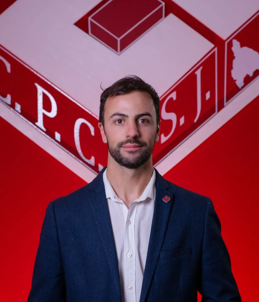 Retrato de Leonardo Pérez Tinto, experto inmobiliario vinculado al sector minero y logístico.