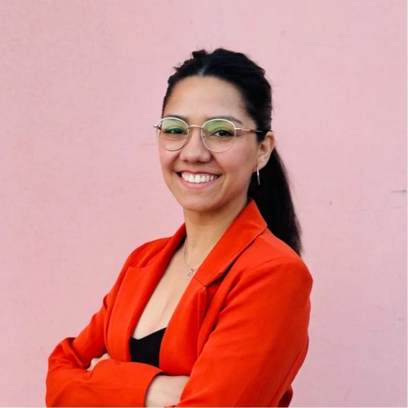 Retrato profesional de la Lic. María Sol Silva, especialista en servicios para la minería.