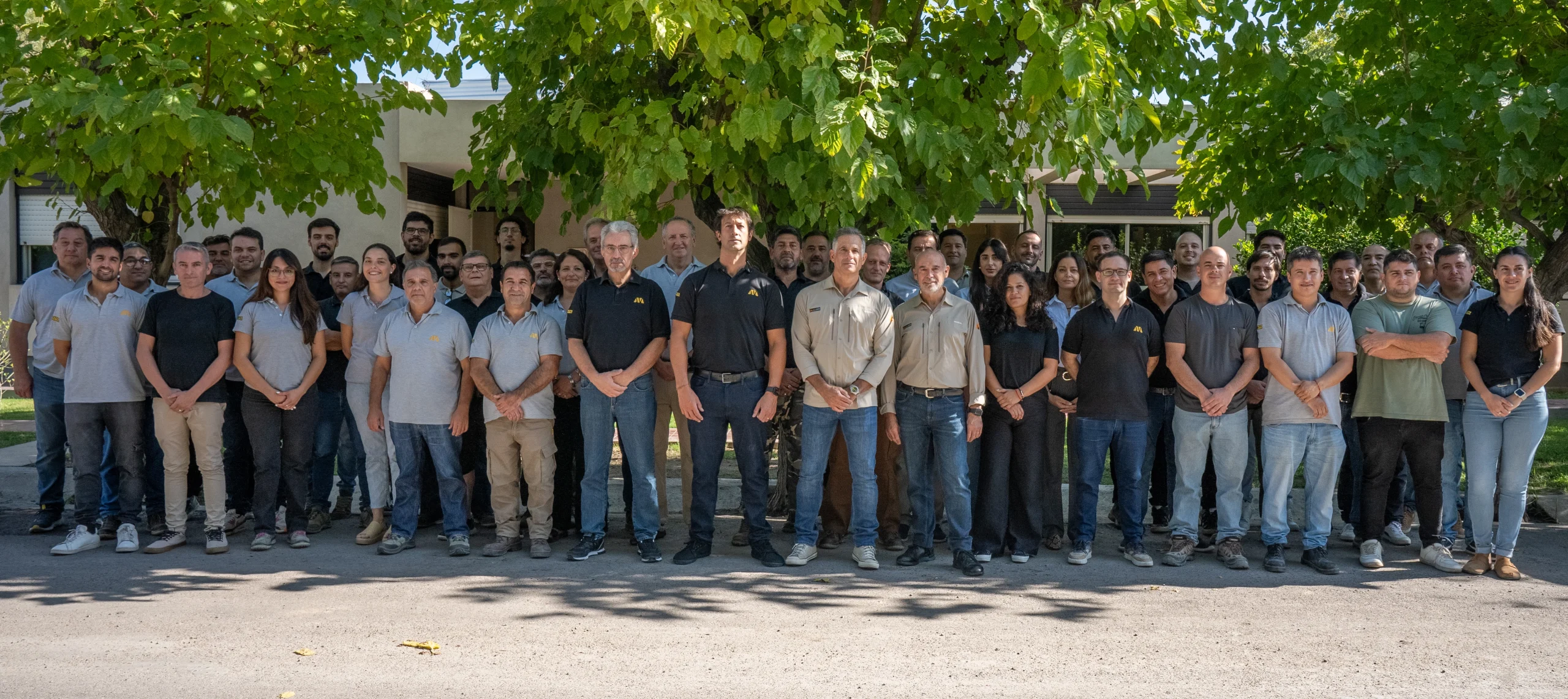 El CEO Franco Pallucchini posa con su equipo .