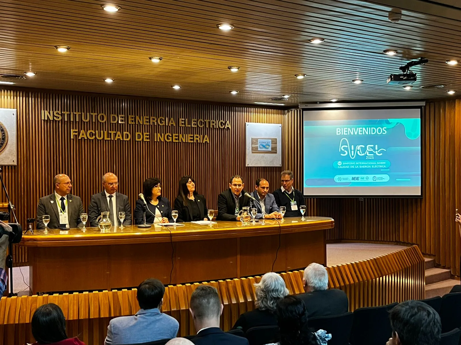 Autoridades de UNSJ, EPSE, Industria de San Juan y Universidad de Dresden en la apertura del SICEL 2025.
