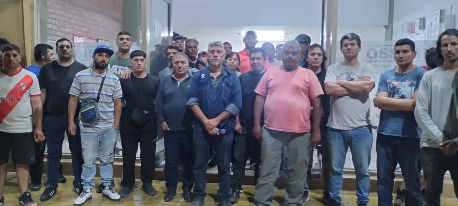 Reunión de mineros desocupados en San Juan que conforman la nueva agrupación. 