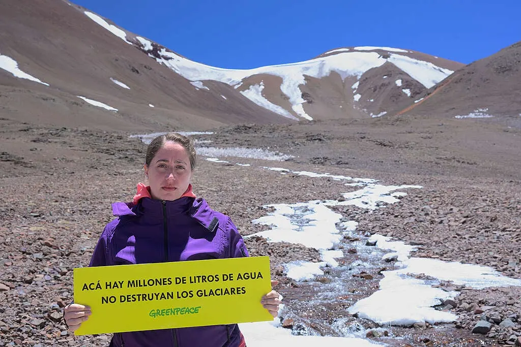 Retrato de Agostina Rossi Serra, bióloga de Greenpeace y vocera en la defensa de la Ley de Glaciares.
