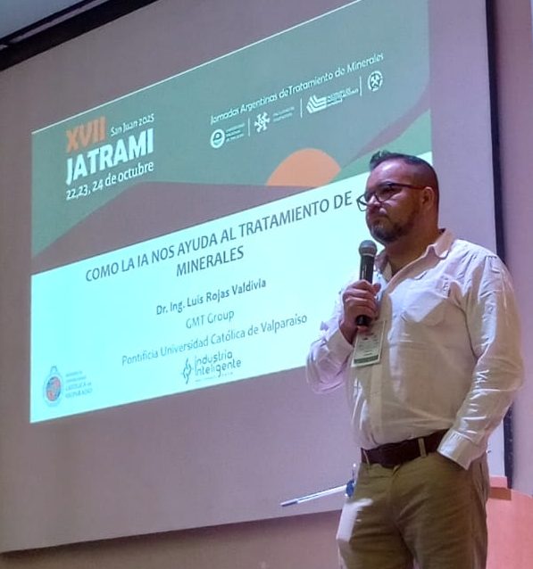 Dr. Luis Rojas Valdivia, investigador y CEO de GMT Group, exponiendo sobre IA en tratamiento de minerales durante JATRAMI 2025.