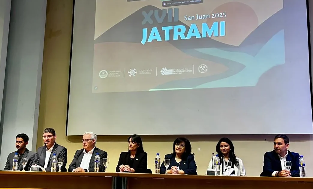Acto de apertura de las XVII Jornadas Argentinas de Tratamiento de Minerales (JATRAMI 2025) en San Juan.