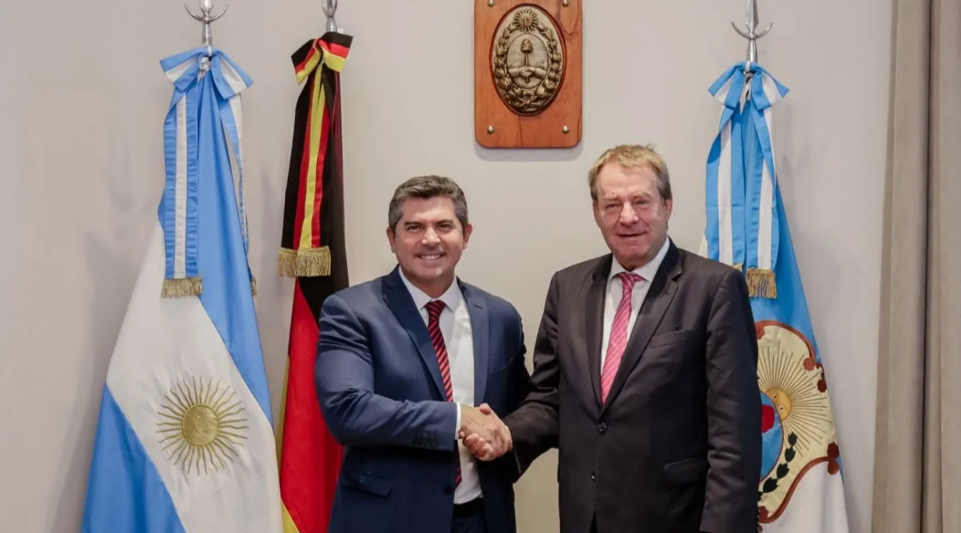 Inversiones alemanas San Juan minería: El gobernador de San Juan, Marcelo Orrego, en reunión bilateral con el embajador de Alemania, Dieter Lamlé.