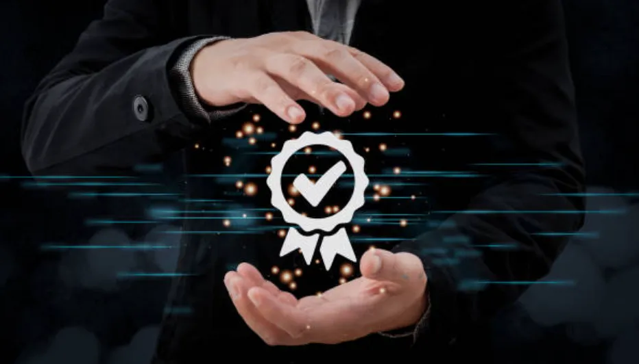 Representación gráfica de beneficios empresariales como eficiencia, reducción de costos y satisfacción del cliente, asociados a la adopción de Normas ISO.