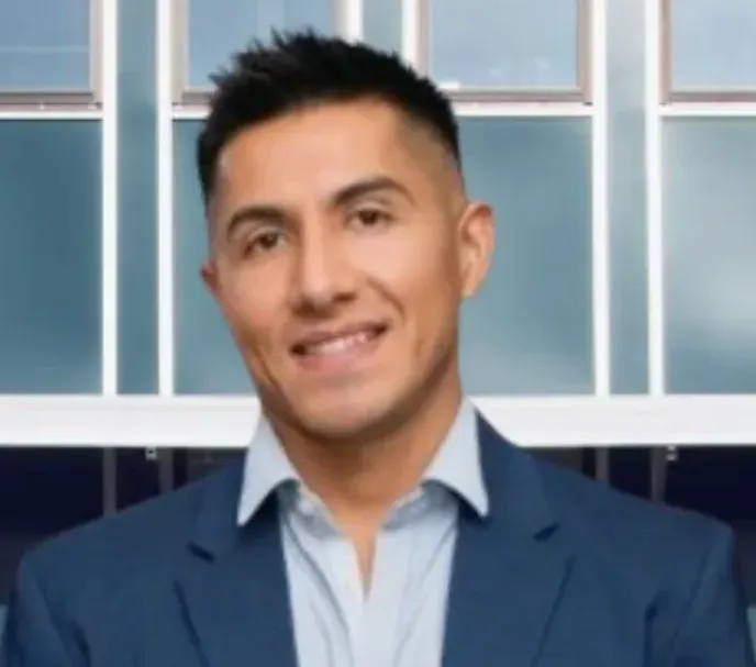 Retrato de Matías Alejandro Chandia, geólogo y especialista en litio y acuíferos evaporíticos.