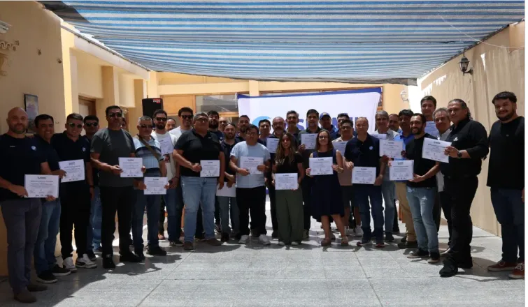 Grupo de dirigentes de ASIJEMIN posando juntos, incluyendo a Marcelo Mena, mostrando la nueva comisión directiva.