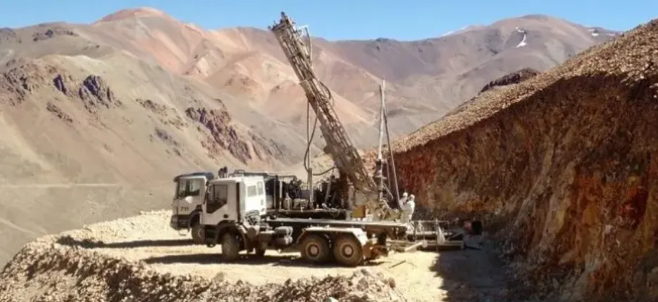 Imagen del Proyecto Taguas, con indicaciones geológicas o de perforación, en el departamento Iglesia de San Juan.