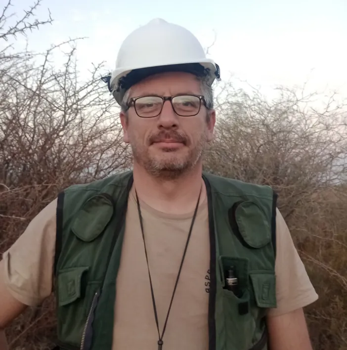 Monitoreo ambiental minería moderna: Retrato de Martín Guillermo Almirón, biólogo experto en impacto ambiental minero, Licenciado y Doctor en Ciencias Biológicas – Cofundador de Endémica
