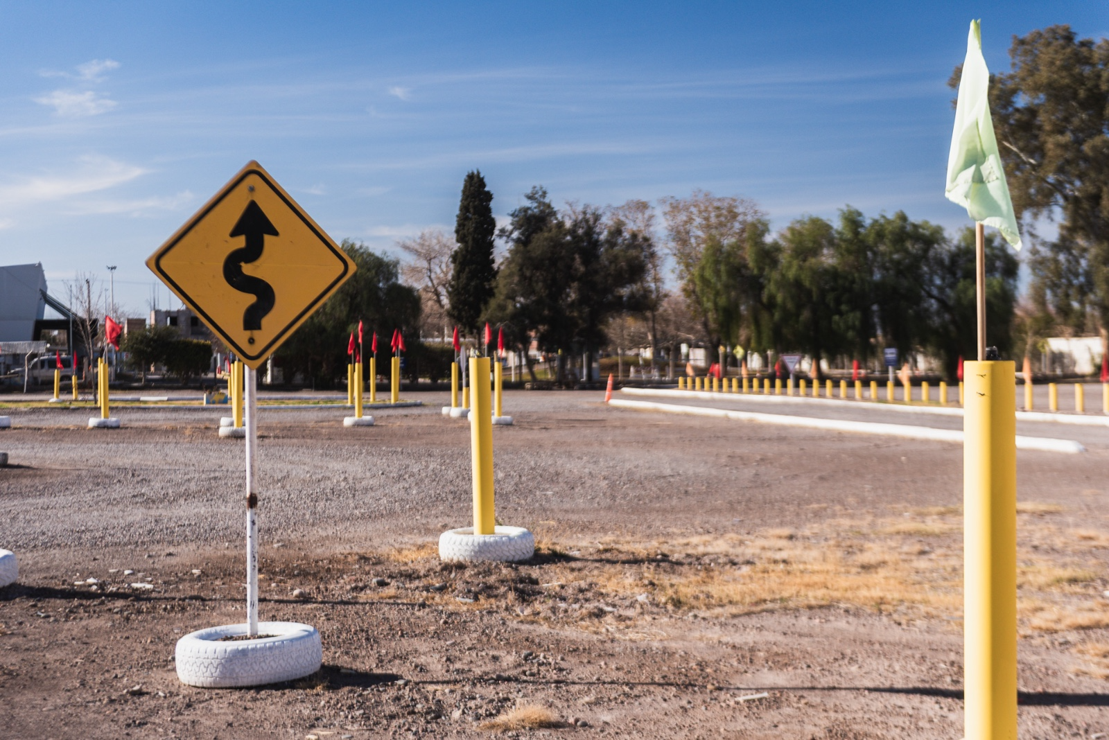 Estudios preocupacionales para minería. Simulador de manejo avanzado de American Advisor, recreando condiciones extremas como nieve, hielo y lluvia para la capacitación de conductores mineros.