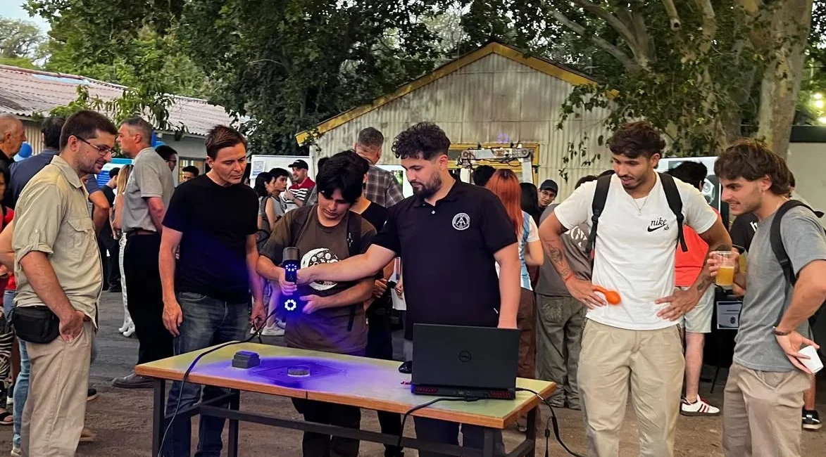 Pruebas tecnológicas en stands de Puertas Abiertas Ingeniería, UNSJ.