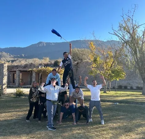 Grupo de mandos medios en una capacitación de liderazgo