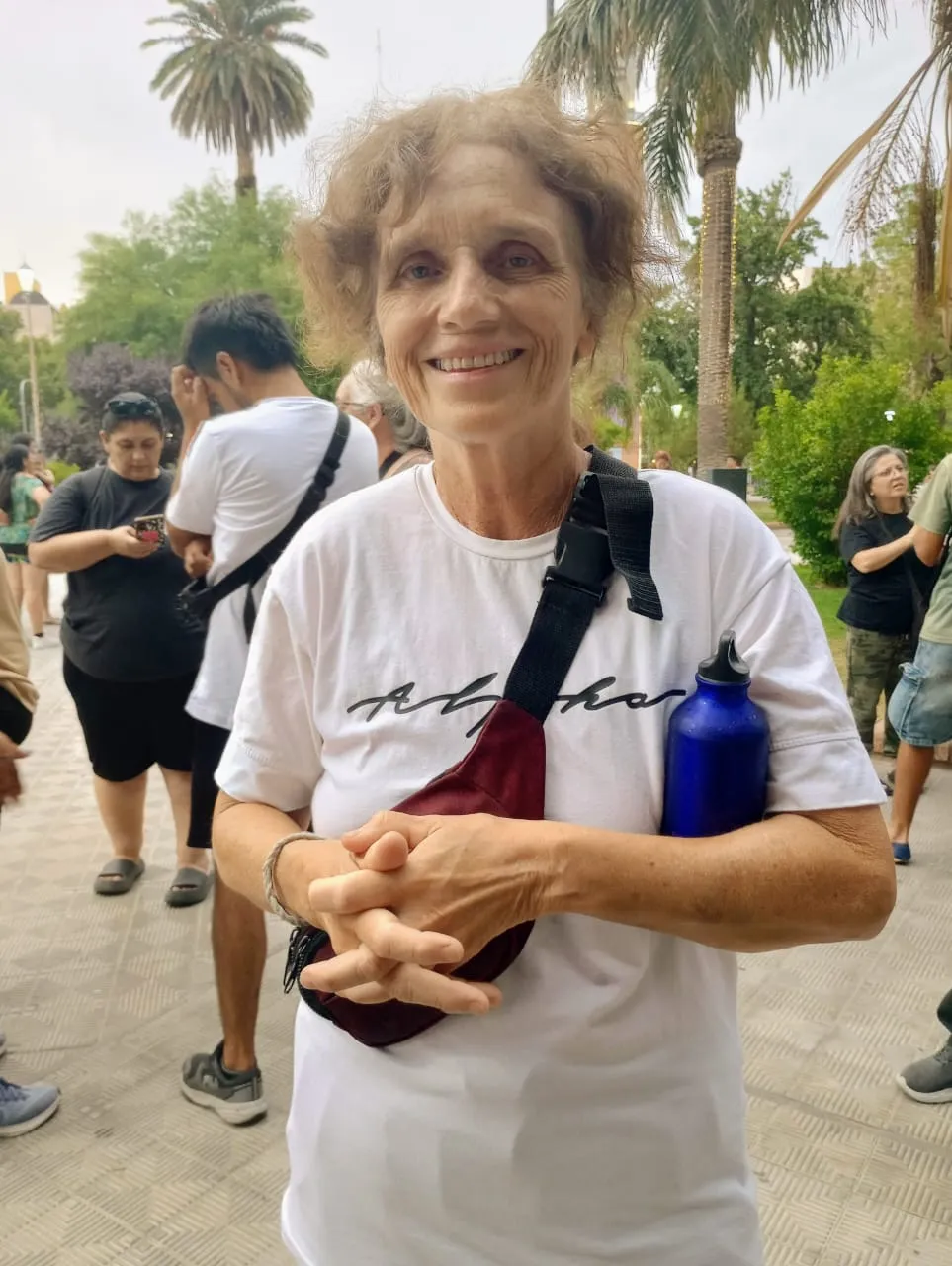 Claudia Cantoni, militante de la Asamblea Agüita Pura, dando su testimonio durante la movilización.