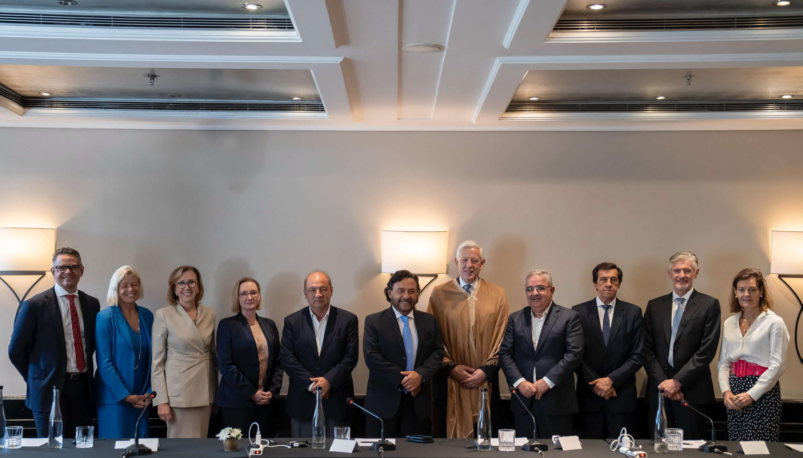 Reunion de gobernadores del nos con representantes de la minera Rio Tinto