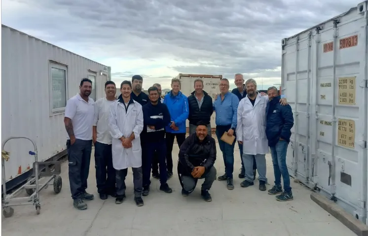 Directivos y equipo operativo de la alianza L&G Logística y Gastronomía y Grupo L.