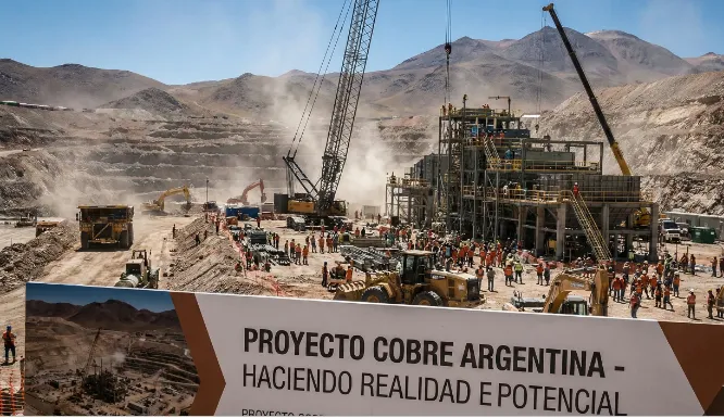 El desafío urgente es transformar los marcos normativos en construcción real para no ceder terreno ante la competencia internacional. Imagen ilustrativa de ACERO Y ROCA