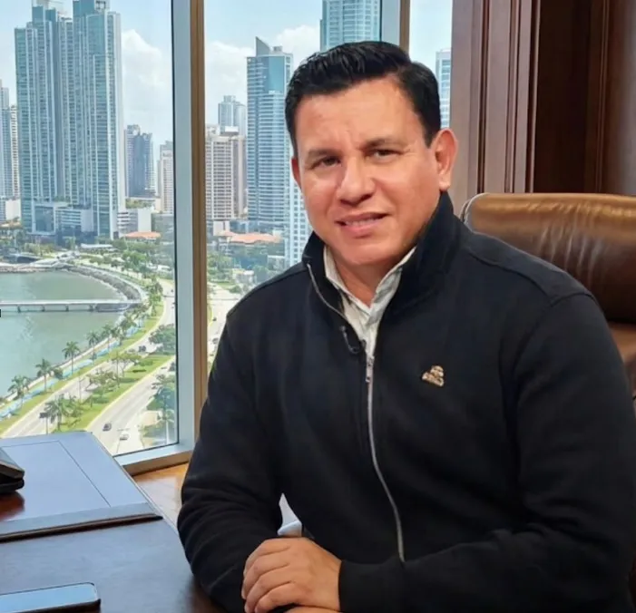 Retrato de Roderick Gutiérrez presidente de la Cámara Minera de Panamá.