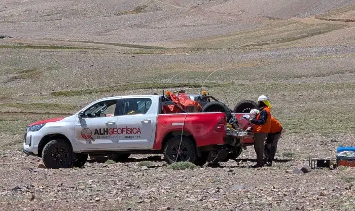Camionetas 4x4 de ALH Geofísica en la Cordillera de los Andes.