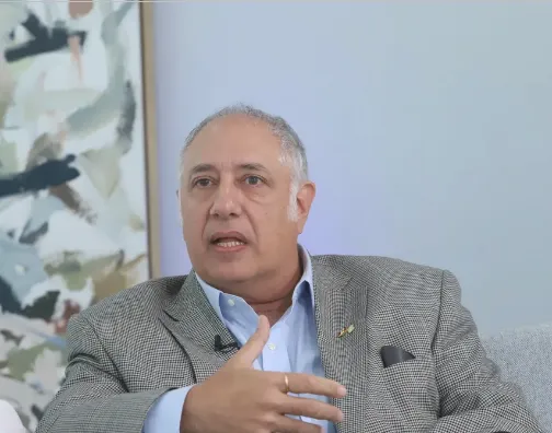 Retrato profesional de Alberto Carlocchia, experto en minería argentina.