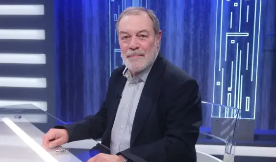 Retrato del geólogo Martín Carotti, experto en comunicación minera.