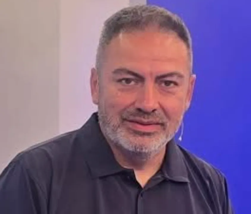 Retrato de Raúl Ontiveros, director de Fundación FARO, especialista en adicciones