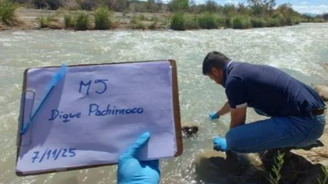 Toma de muestras en el Dique Pachimoco