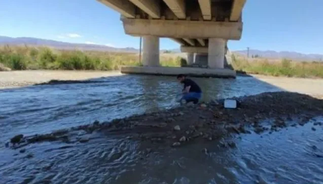Toma de muestra en el puente Buena Esperanza