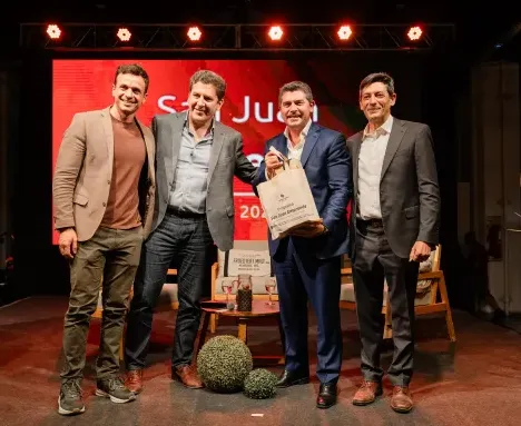 Autoridades de San Juan durante el programa San Juan Emprende.