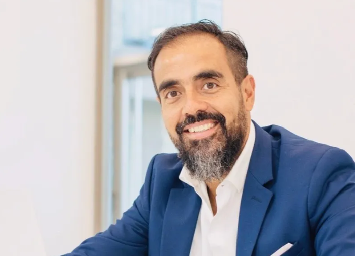 Retrato de Guillermo Suárez vicepresidente de la Cámara de Capacitación.