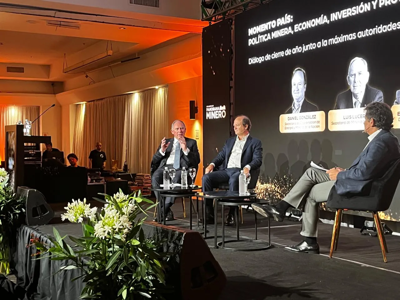 Luis Lucero, Secretario de Minería, celebrando el anuncio de la reactivación del proyecto Alumbrera.