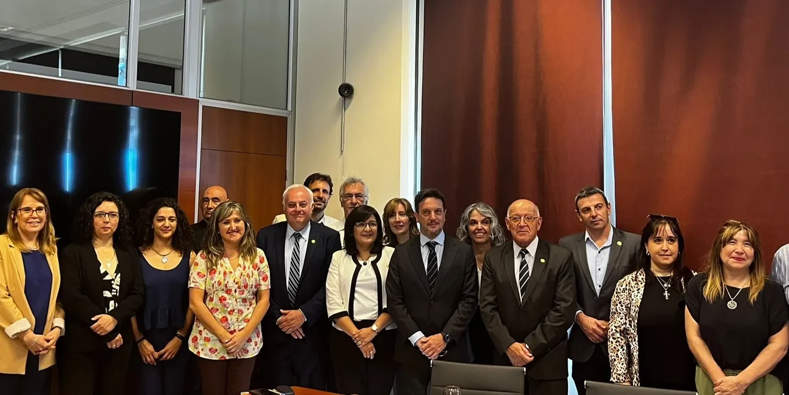 Autoridades del Ministerio de Minería, Educación, la UNSJ y la UCCuyo sellaron el acuerdo financiado por el Fondo Minero.