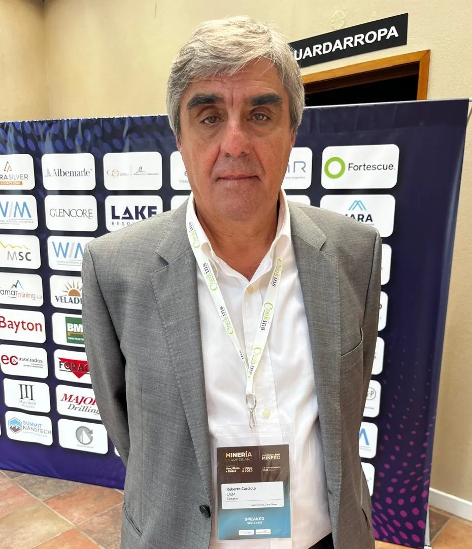 Roberto Cacciola, Presidente de CAEM, participando en el encuentro sectorial.