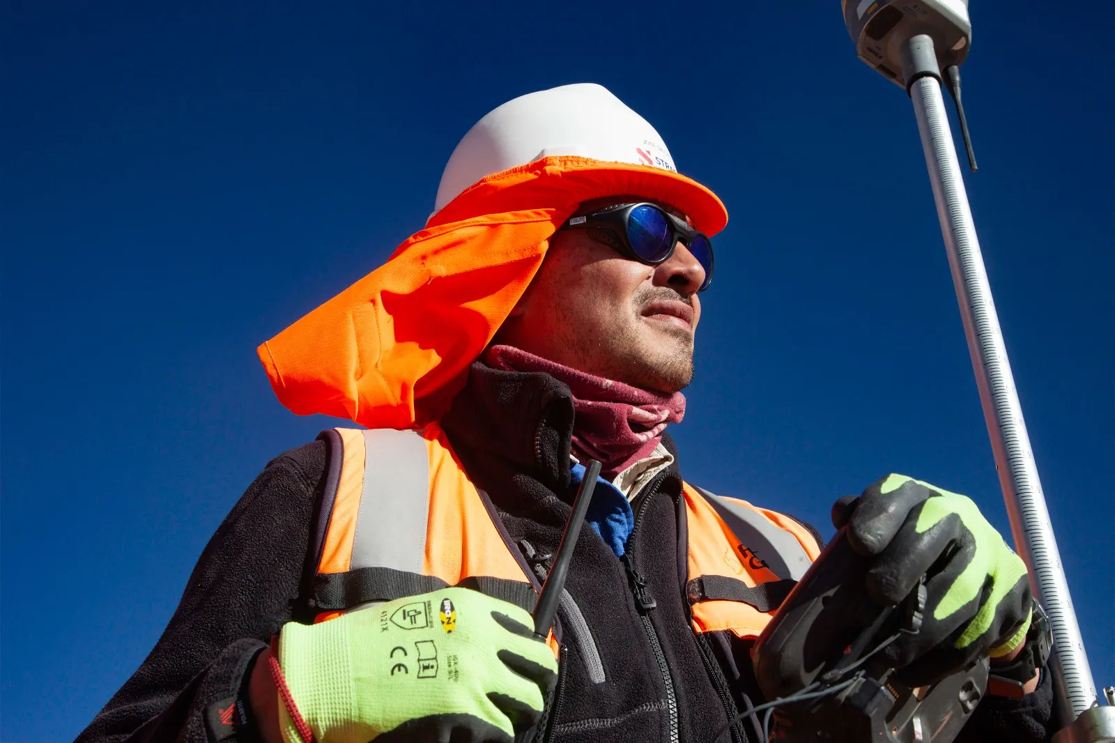 Primer plano de un operario en Minera Fénix