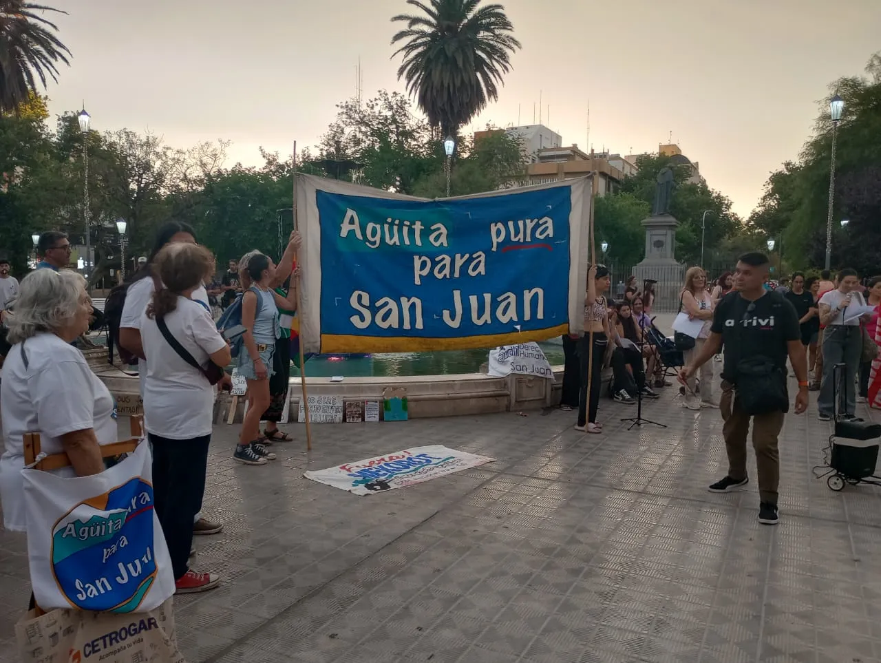 Movilización plurinacional en San Juan por la Defensa Ley Glaciares San Juan y el agua.