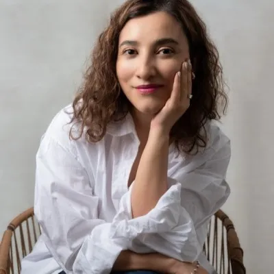 Retrato de Cecilia Sitarski especialista en Diseño Sistémico.