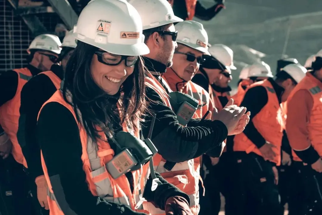 Personal del proyecto Caserones durante jornada laboral