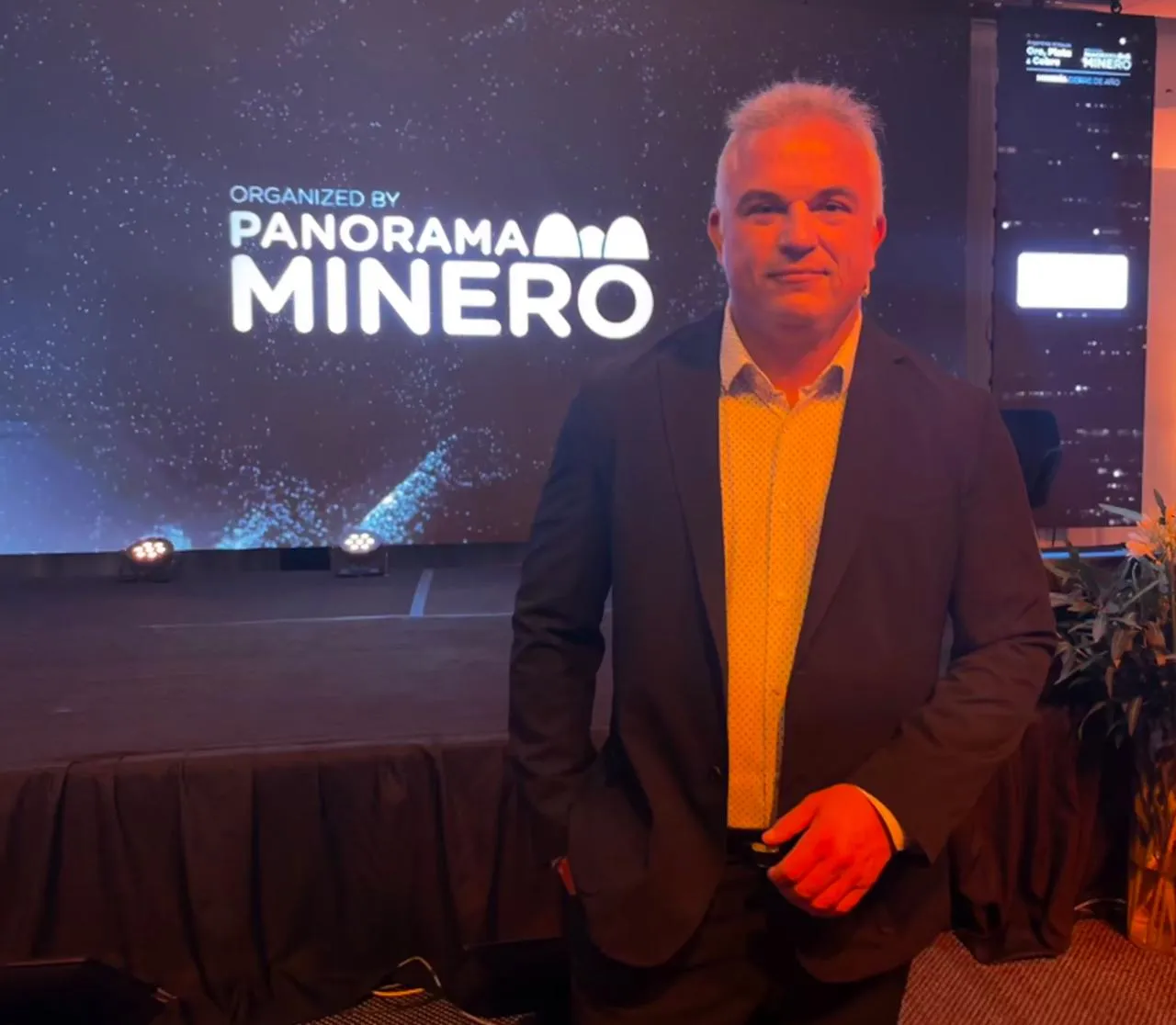 Meding tiene una carrera que abarca más de 20 años en finanzas y operaciones en empresas globales como McEwen Mining, Barrick Gold y Trafigura.