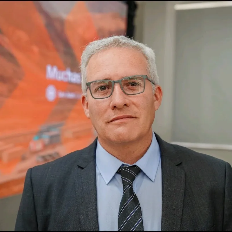 Roberto Moreno, Secretario de Gestión Ambiental, detalla el plan de la Policía Minera en entrevista exclusiva.