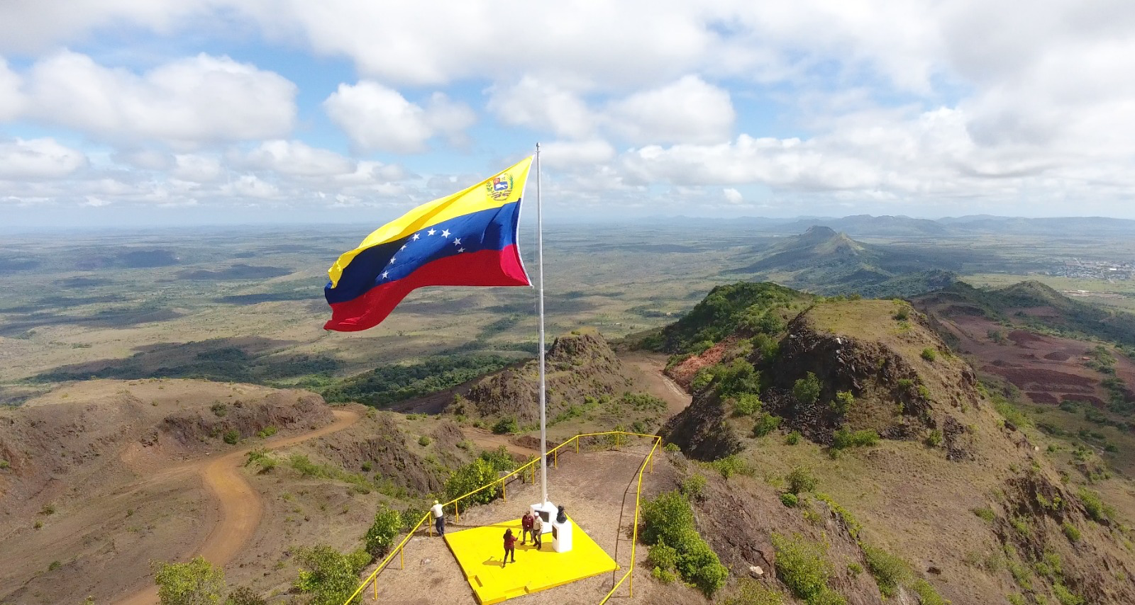 el Pináculo de la Bandera de nuestro icónico Cerro Bolívar, en Ciudad Piar, se proclamó solemnemente la Nacionalización de la Industria del Hierro el 1º de enero de 1975