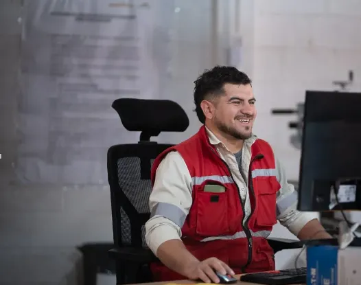 Roque Carrizo documenta la información operativa y el rendimiento del equipo en sitio.