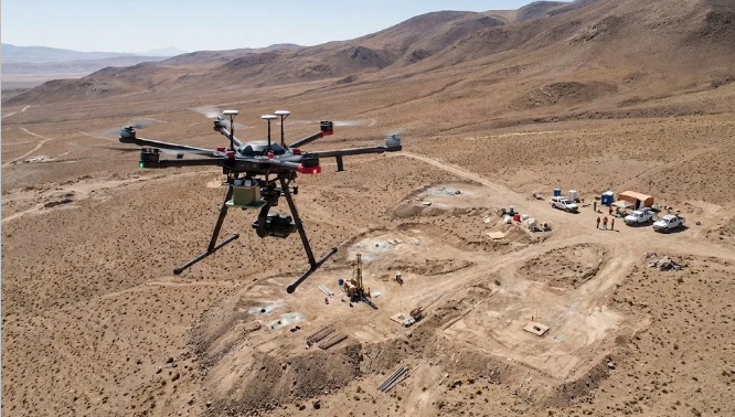 Dron de exploración para toma de datos y modelos geológicos. Imagen ilustrativa de ACERO Y ROCA