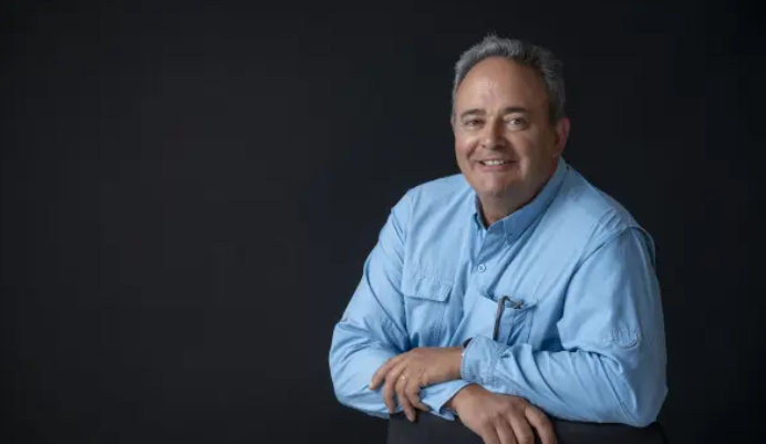 Geólogo Andrés Meglioli experto en glaciología y consultoría ambiental.